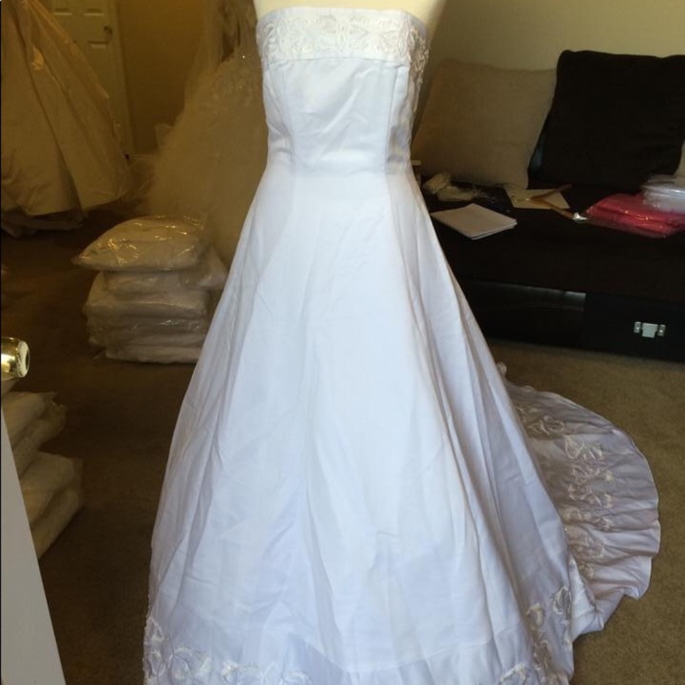 Brand New with tags Wedding dress Ami Lee size 10